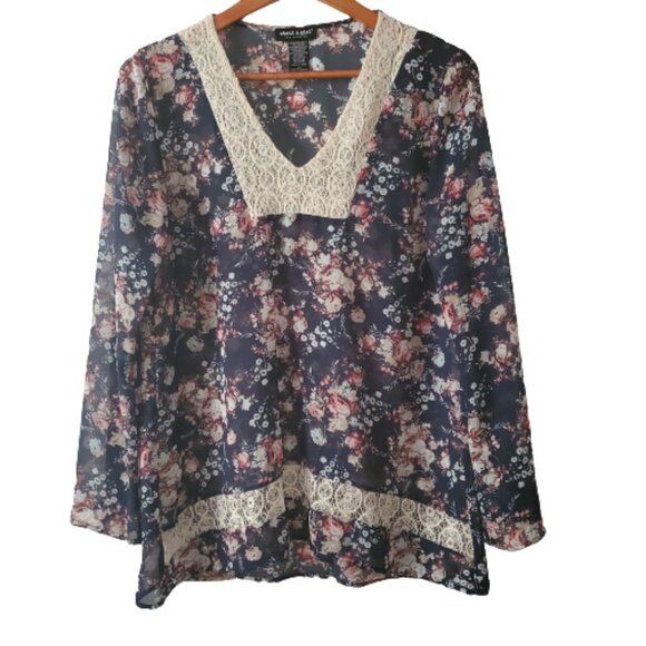 About A Girl Los Angeles Women's Sheer Floral Lace Trim Bohemian Blouse Medium - Picture 2 of 8